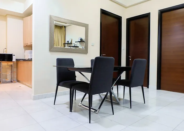 2 Bedroom Luxury The Peak Apartment By Travelio